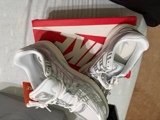 Nike P-6000 Plata y Blanco