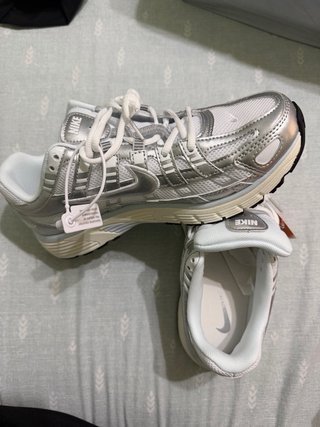 Nike P-6000 Plata y Blanco