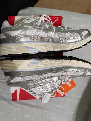 Nike P-6000 Plata y Blanco