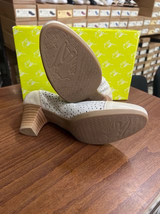 Zapato salón Pitillos beige T. 35 y 39