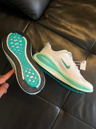 Nike Vomero Plus ZoomX Verde/Blanco