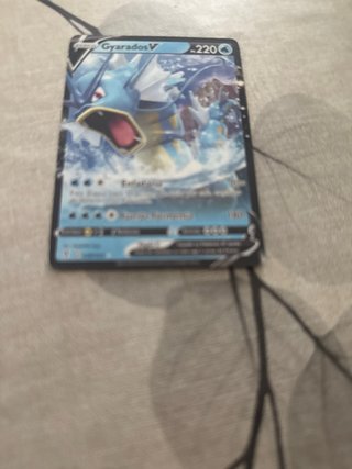 Lotto 4 carte Pokémon VMAX e V