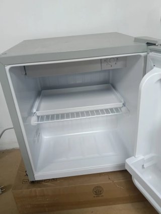 Minibar Nevera UniversalBlue 48L gris