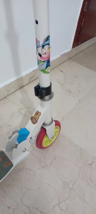 Patín infantil con ruedas de colores