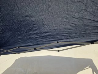 Carpa plegable azul y blanca