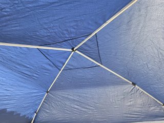 Carpa plegable azul y blanca