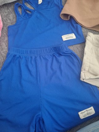 Conjunto deportivo niña y 2 shorts