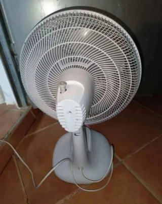 Ventilador de mesa blanco
