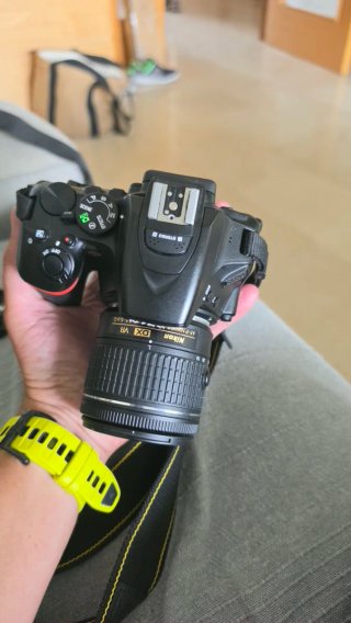 Nikon D5600 + Objetivo 18-55 (sin usar)