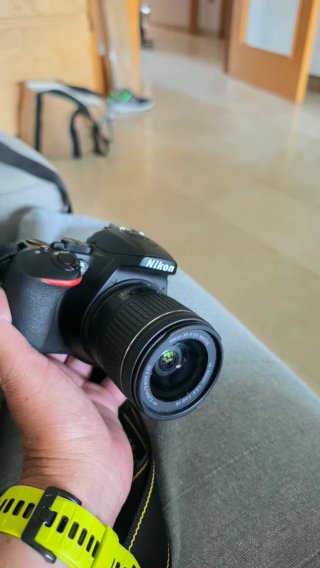Nikon D5600 + Objetivo 18-55 (sin usar)