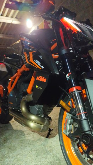 KTM 1290 Super Duke R 2024 Negra Naranja