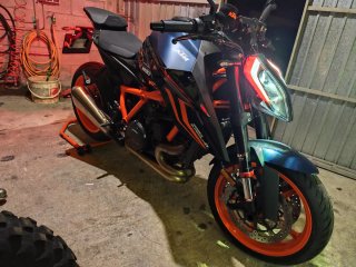 KTM 1290 Super Duke R 2024 Negra Naranja