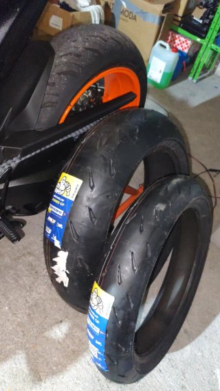 KTM 1290 Super Duke R 2024 Negra Naranja