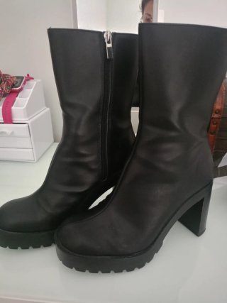 Botas altas negras con cremallera