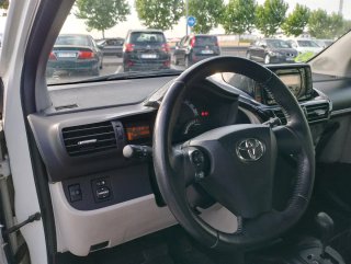 Toyota iQ 2013