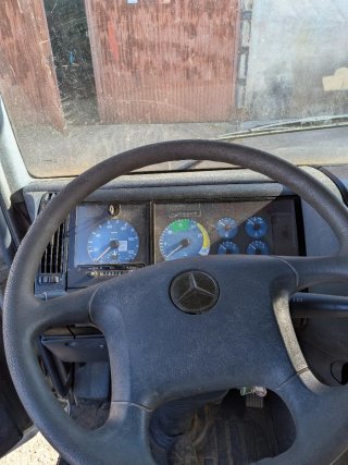Camión Mercedes atego basculante