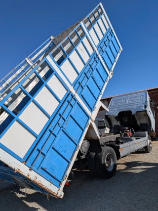 Camión Mercedes atego basculante
