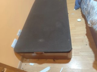 Mueble de madera marrón