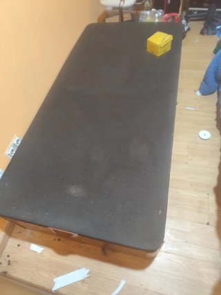 Mueble de madera marrón
