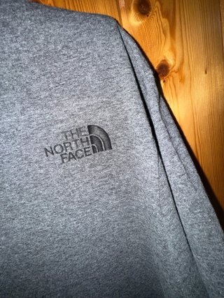 Camiseta The North Face Gris
