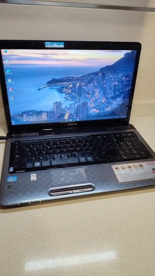 Portátil Toshiba Satellite 17,3" L775 i5 con W11