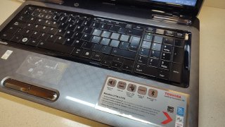 Portátil Toshiba Satellite 17,3" L775 i5 con W11