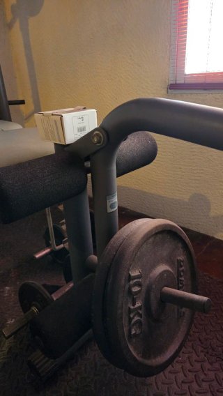 Multigimnasio Decathlon con pesas