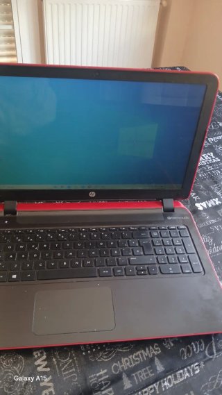 Ordenador portátil HP rojo
