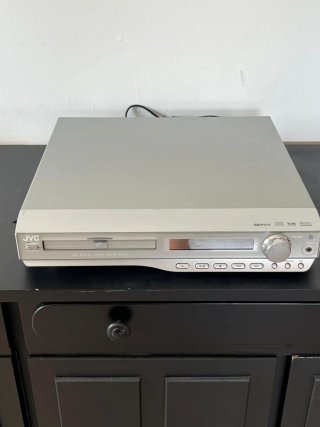 Receptor JVC CD/DVD y Amplificador