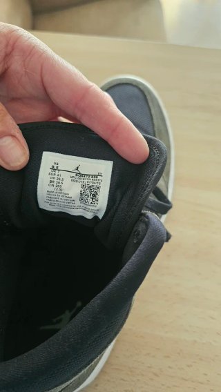 Nike Jordan 1 Mid Negro Gris