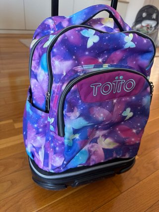Mochila Totto con ruedas y estampado galaxia