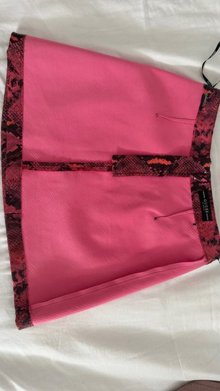 Falda Guess efecto piel serpiente