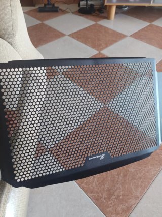 Protector Radiador Tracer 9 GT