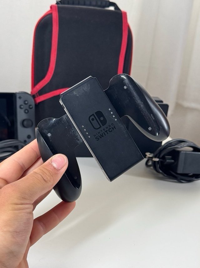 Nintendo Switch + Accesorios y Funda