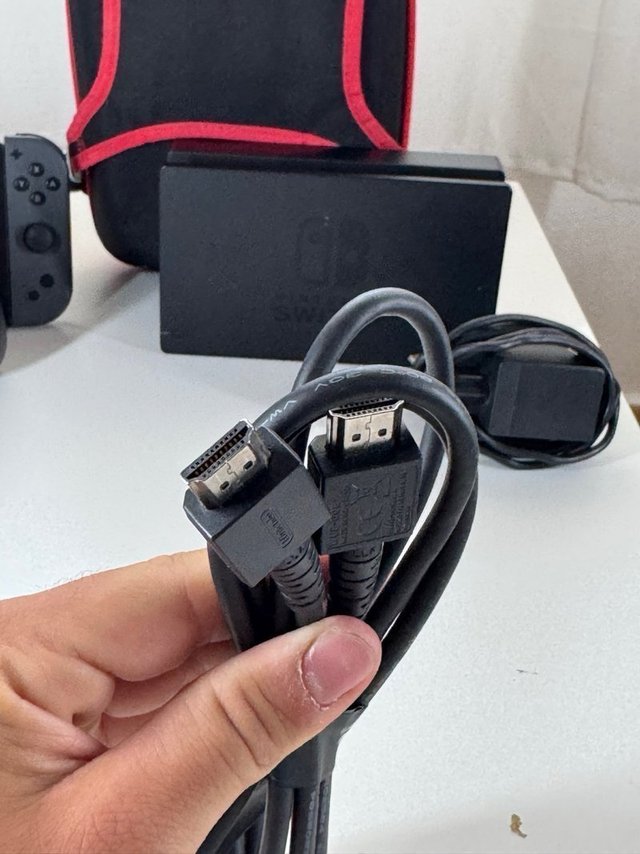 Nintendo Switch + Accesorios y Funda