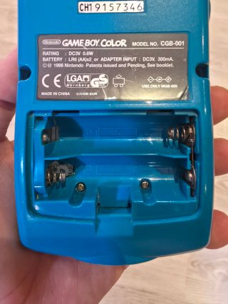 Game Boy Color azul turquesa funcionando Nintendo