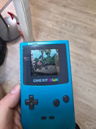 Game Boy Color azul turquesa funcionando Nintendo