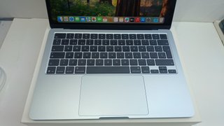 MACBOOK AIR DE 13 PULGADAS 16 GB 256 GB CHIP M4 (2