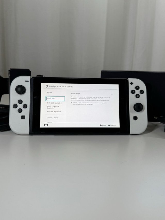 Buen estado / Nintendo Switch con accesorios