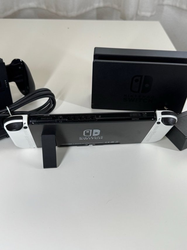 Buen estado / Nintendo Switch con accesorios