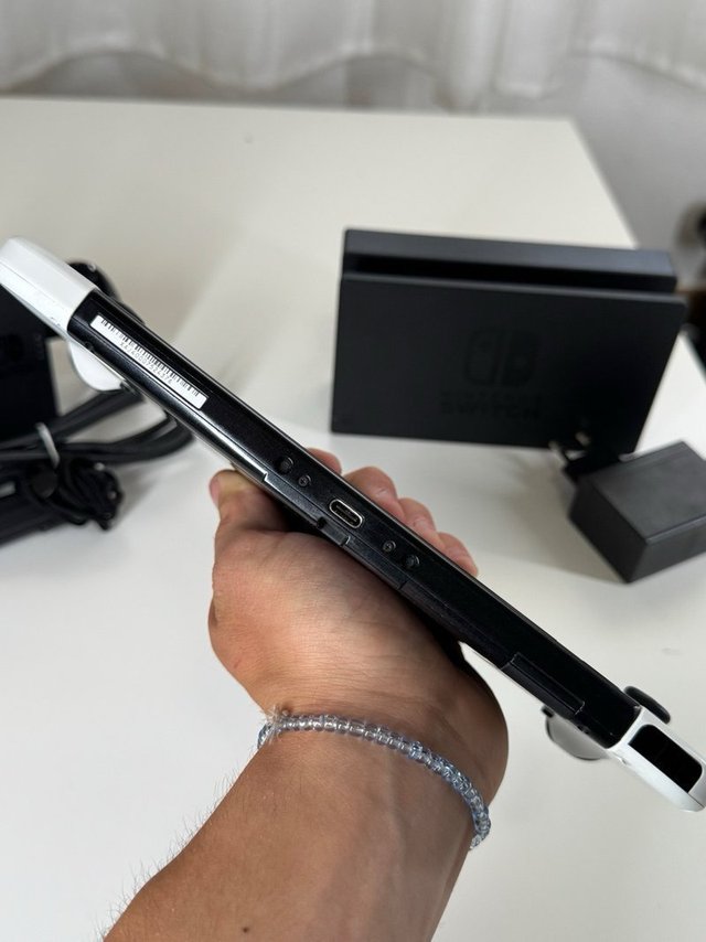 Buen estado / Nintendo Switch con accesorios