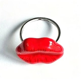 Anillo "Labios rojos".