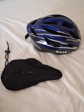 Casco y funda sillín bicicleta azul Soffatti