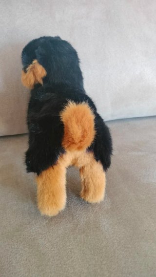 Peluche perro negro y marrón