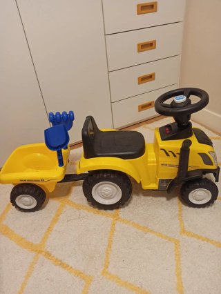 Tractor infantil amarillo sin pedales