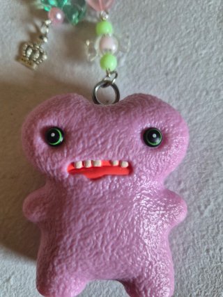 Llavero Fuggler rosa con abalorios