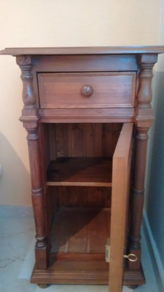 2 Mesitas de noche madera maciza