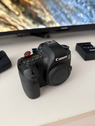 Canon 6D + Grip + 5 Baterías LP-E6