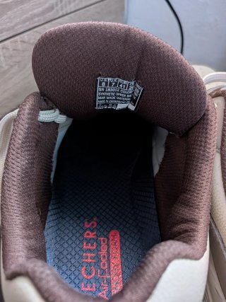 Zapatillas Skechers grises y blancas