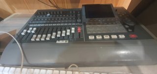 Mixer e registratore Roland a 16 tracce con HDD